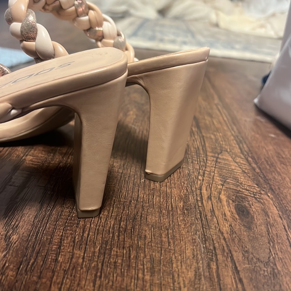 Heels - Picture 3 of 4